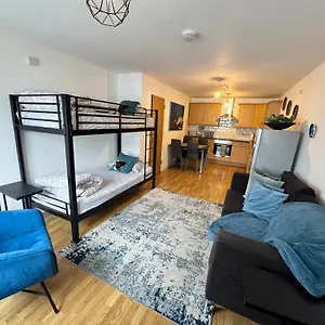  Apartment 1 Stop To Bridge