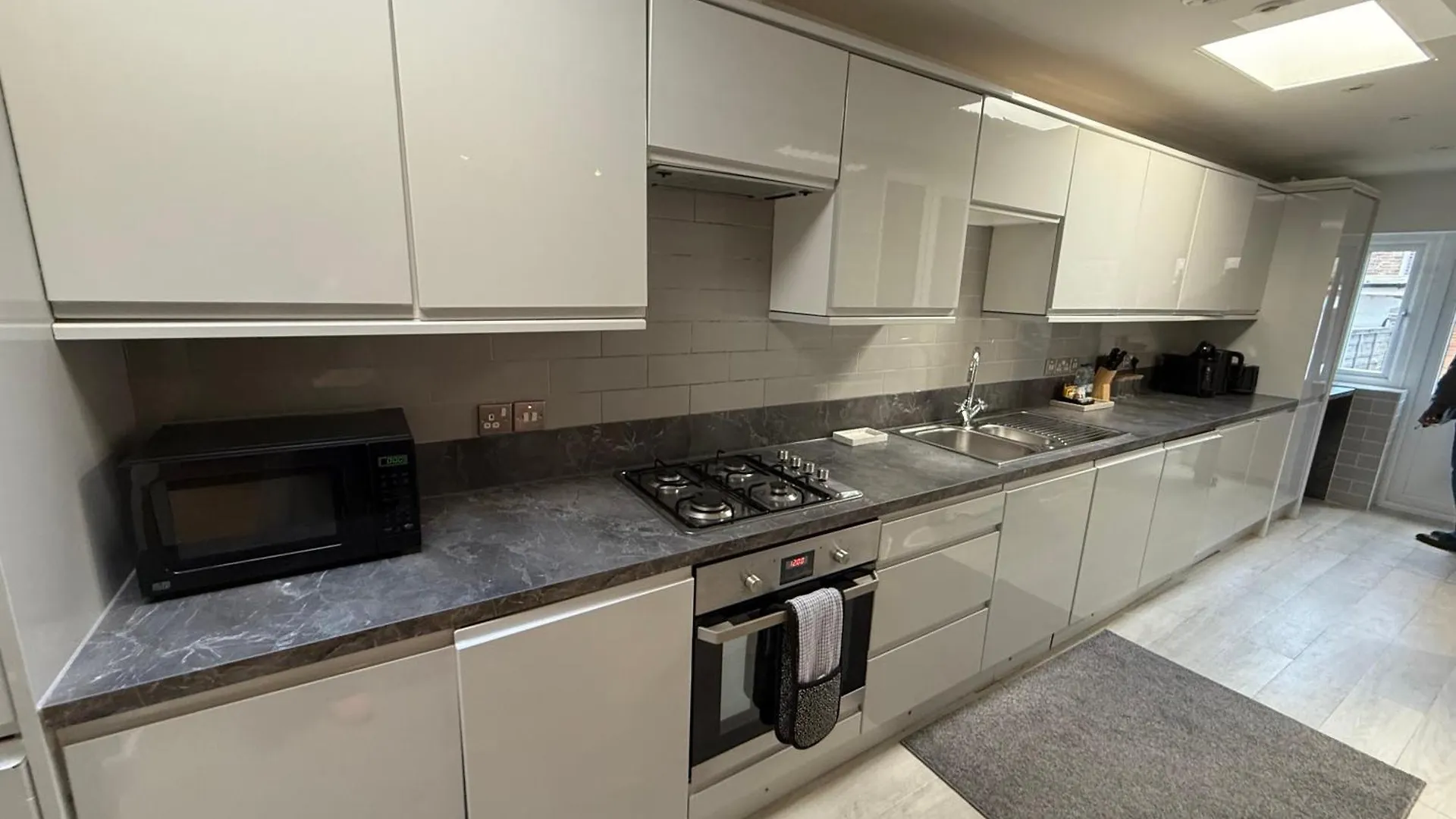 The Shamrock Sleek And Chic - Private Garden - Ground Floor - East London - Sleeps 6 Apartment